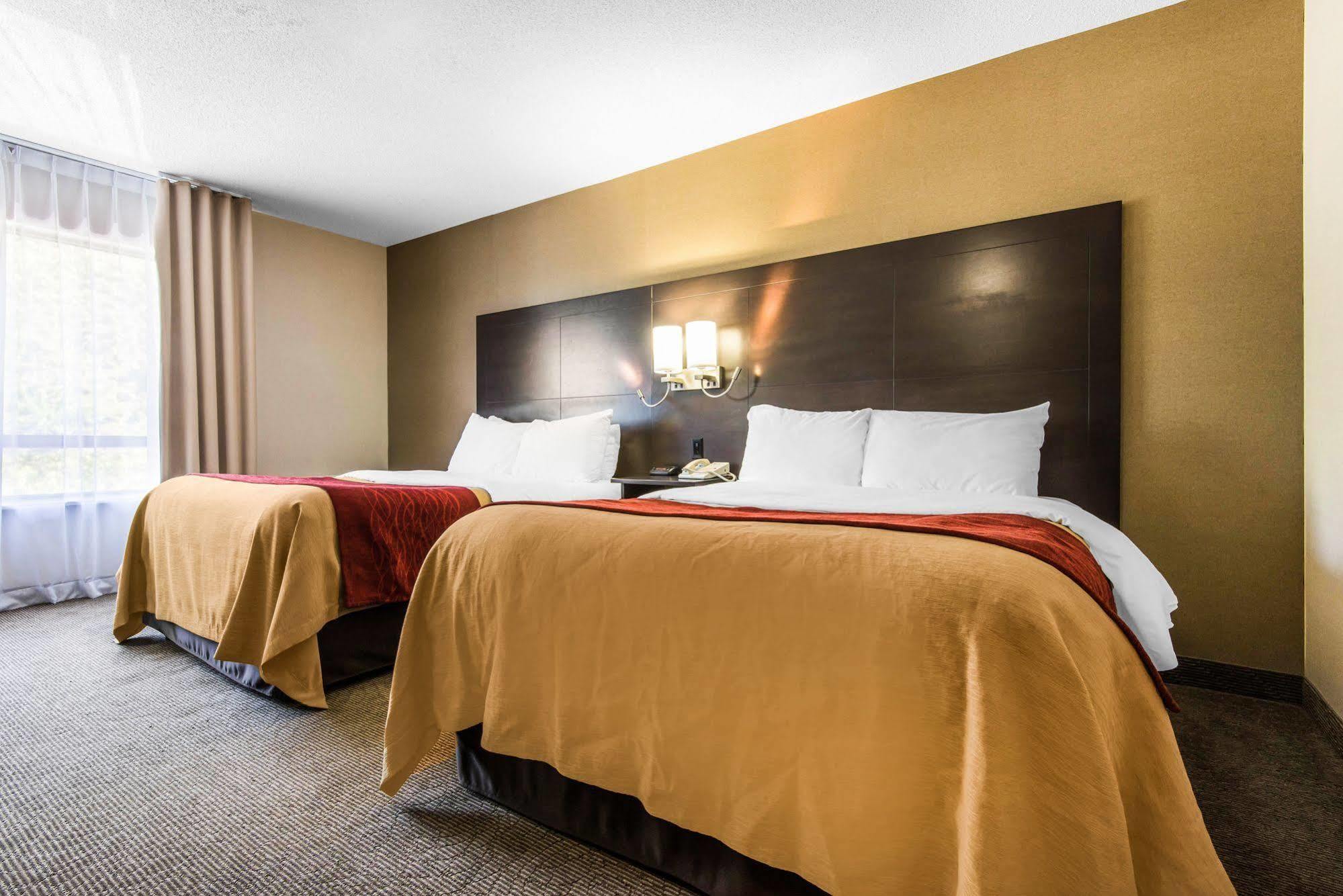 Comfort Inn Оуен Саунд Екстериор снимка