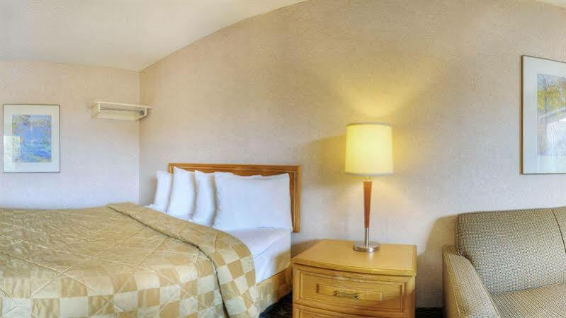 Comfort Inn Оуен Саунд Екстериор снимка